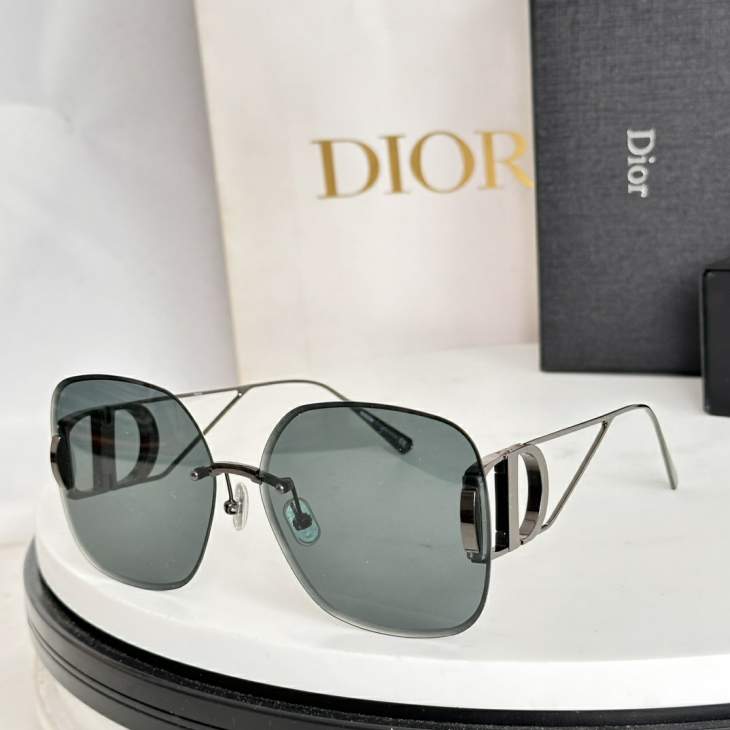 Picture of Dior Sunglasses _SKUfw77643917fw